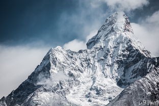 喜马拉雅山和珠穆朗玛峰的高度差是多少米？