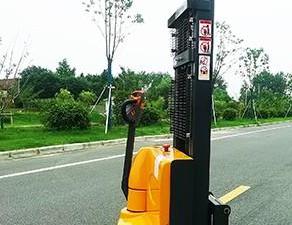 液压手动堆高车